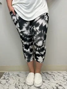 Black Tie Dye Capri Leggings w/Pockets